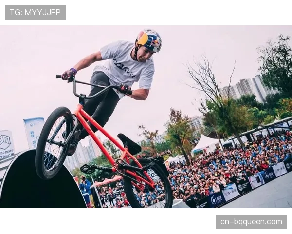 实时：BMX自由式小轮车决赛，卫冕冠军首轮失误暂列第五