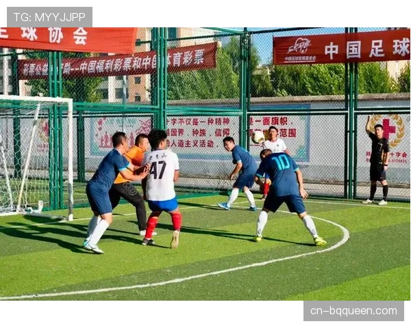 县超联赛火热进行：市委书记县长同场竞技，草根足球升温